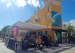 The Surf House Café playa