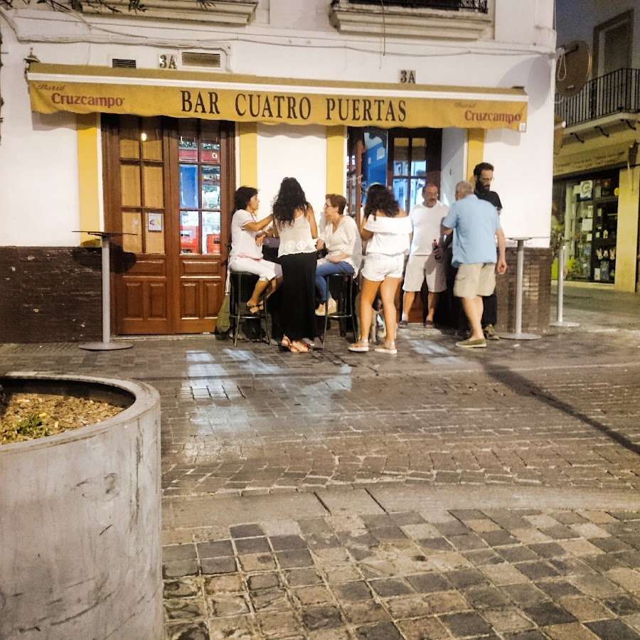 Bar 4 Puertas