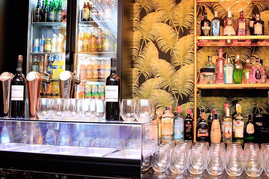 MIRATTA BAR Y COPAS