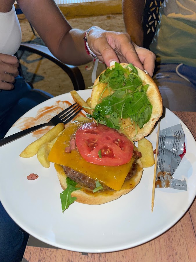 Pizzería hamburguesería 