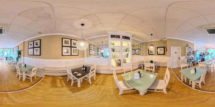 Plum Café